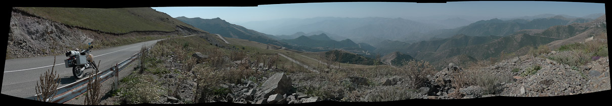 Gomarantsi kuru (2362m), Armeenia. Rahvuspargis läks huvitavamaks viimase kolmandiku peal Gomarantsi mäekurul. Siin maastik muutus drastiliselt, mets kadus ja mäed muutusid teistsuguseks.