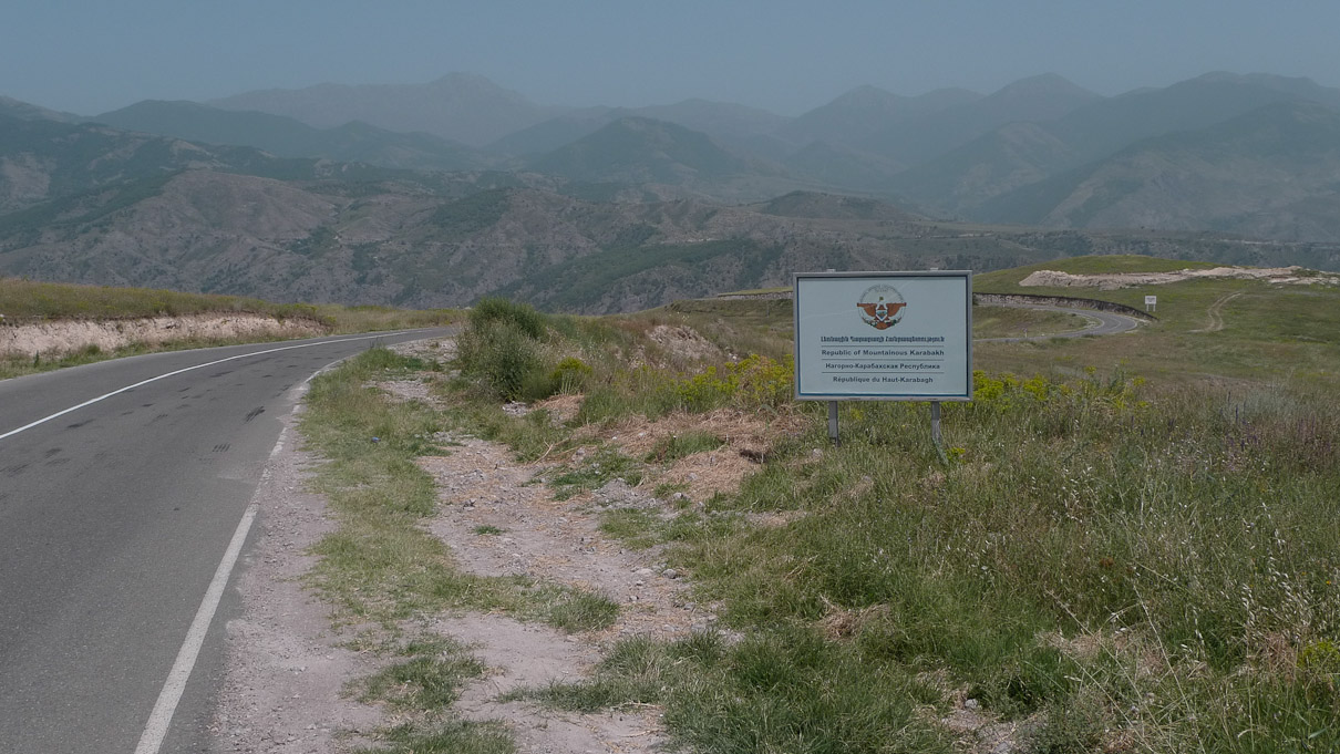 Karabahhi geograafiline piir. Uus korralik tee suunal Goris-Stepanakert.
