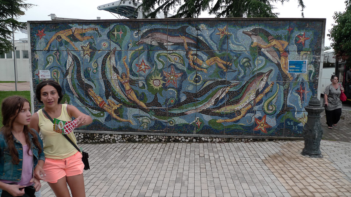 Batumi, Georgia. Delfinaariumis ma ei käinud, ei ole tsirkuse fänn, aga mosaiik oli ilus.